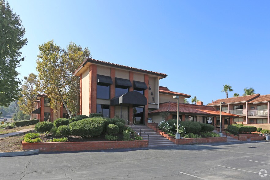 Primary Photo Of 1667 S Mission Rd, Fallbrook Office For Lease