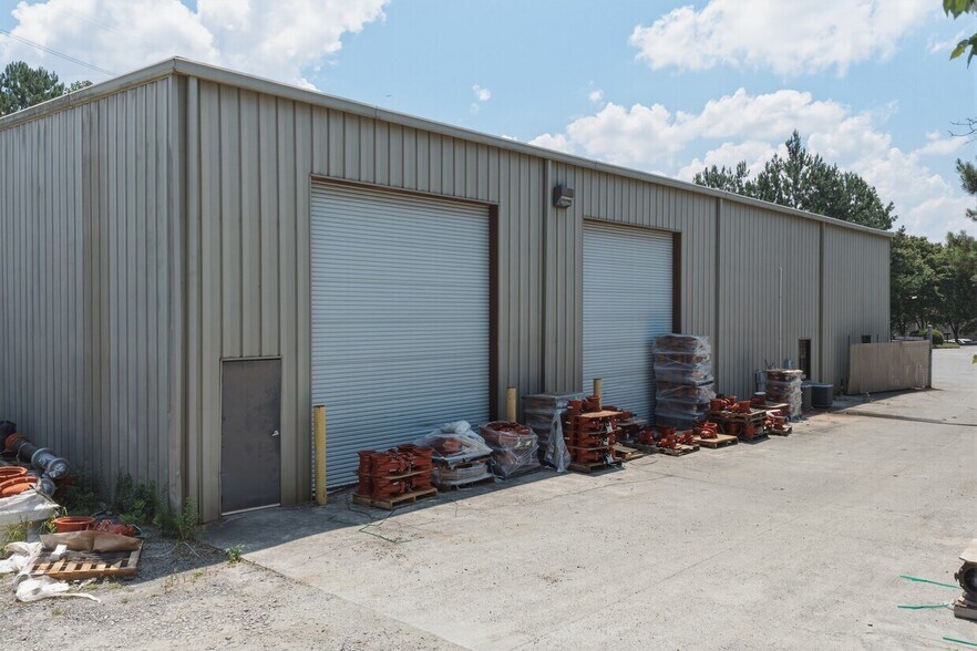 More Photos Of 3450 Novis Pt NW, Acworth Warehouse For Lease