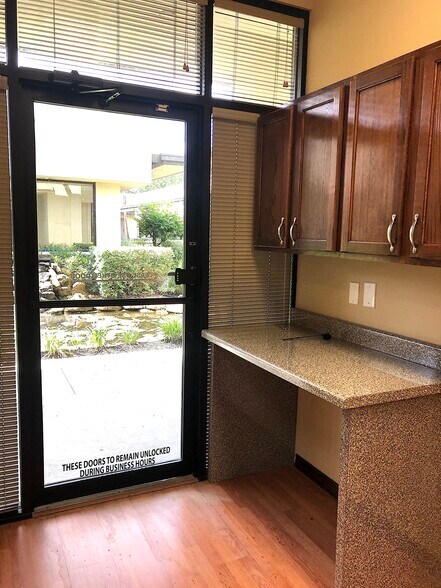 More Photos Of 200 Valleywood Dr, Spring Medical For Lease