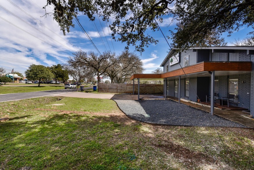 More Photos Of 2111-2113 W Slaughter Ln, Austin Office For Lease