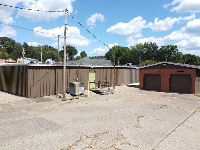 More Photos Of 4540 Emerson Ave, Parkersburg Bar For Lease