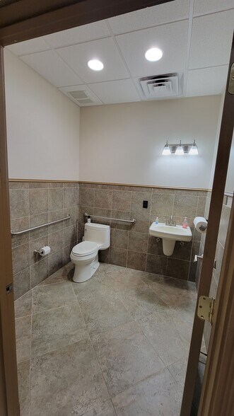 More Photos Of 8725 Youngerman Ct, Jacksonville Flex For Lease