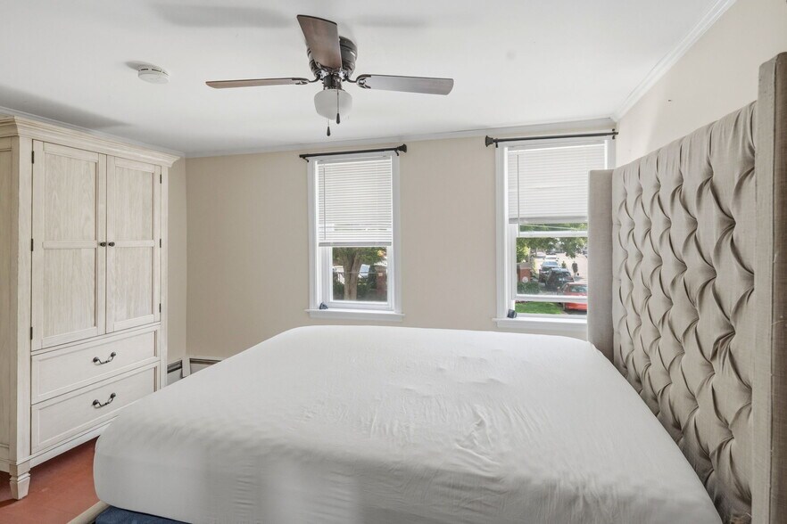 More Photos Of 400 Thames St, Bristol Multifamily For Sale