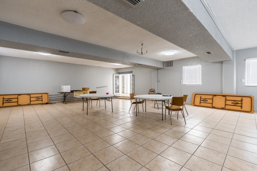 More Photos Of 1809 34th St, Lubbock Religious Facility For Sale