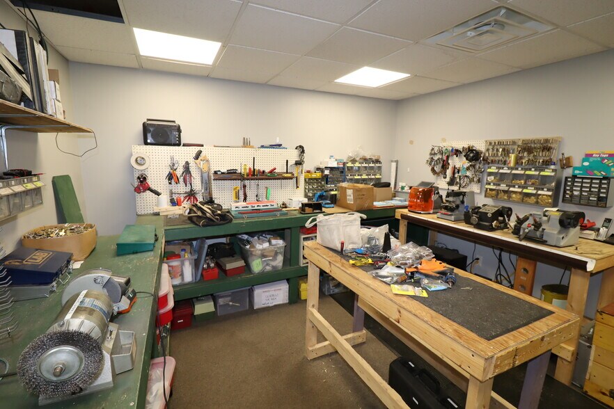 More Photos Of 522 Sanborn Ave, Ashland Storefront Retail Residential For Sale