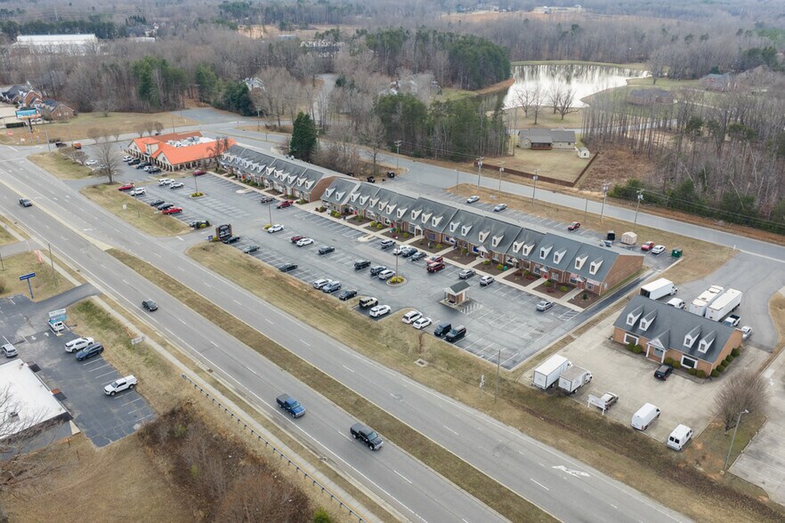 More Photos Of 1405-1437 Freeway Dr, Reidsville General Retail For Lease