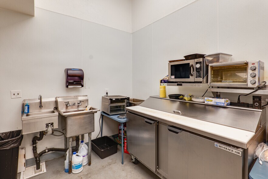 More Photos Of 844 Olive St, Eugene Restaurant For Lease