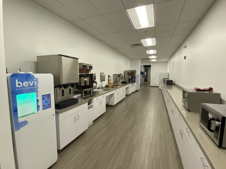 More Photos Of 2725 Mall Dr, Eau Claire Medical For Lease