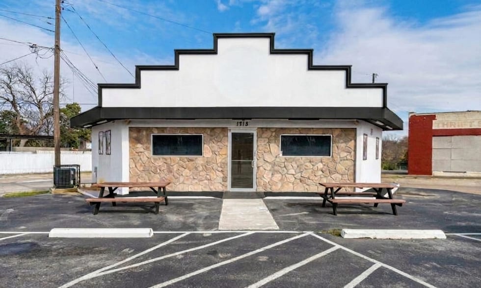 Primary Photo Of 1718 S Ewing Ave, Dallas Restaurant For Lease