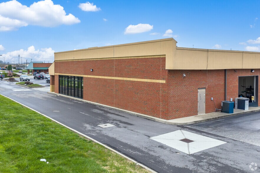 More Photos Of 1370 Veterans Pky, Clarksville Restaurant For Lease