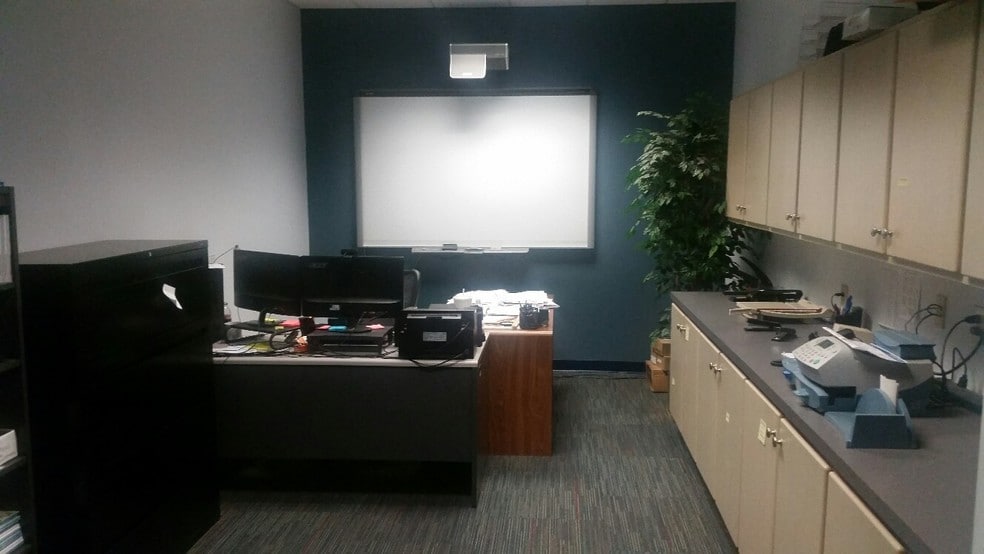 More Photos Of 5100 Old Pineville Rd, Charlotte Office For Lease