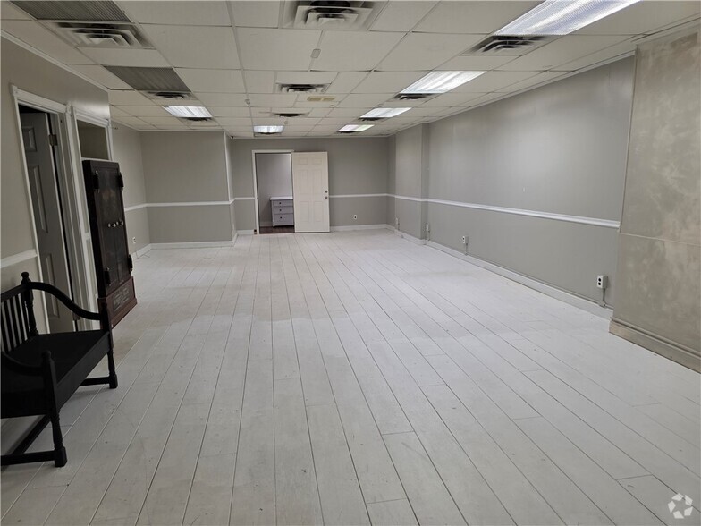 More Photos Of 3791-3797 S Main St, Marion General Retail For Sale