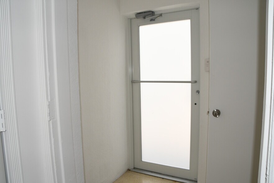 More Photos Of 1920 SW 22nd St, Miami Medical For Lease