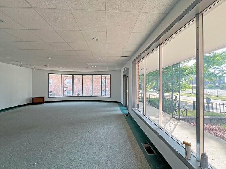 More Photos Of 334 W Main St, Decatur Flex For Lease