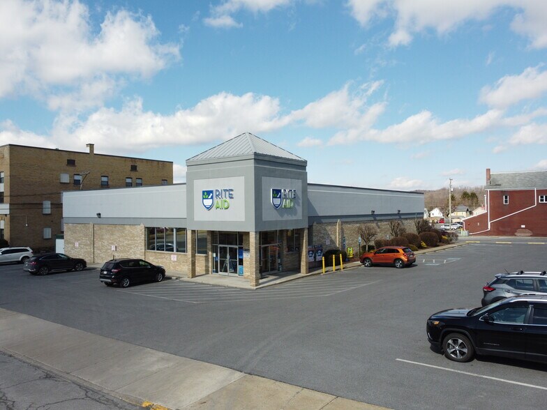 More Photos Of 630 Main St, Portage Drugstore For Sale