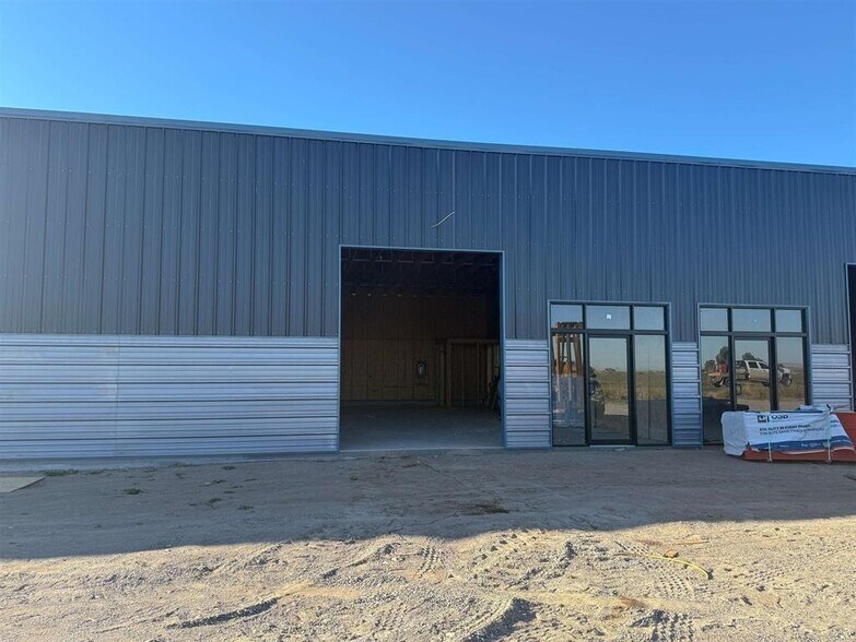 More Photos Of 102 W Grizzly Way, Rupert Warehouse For Lease