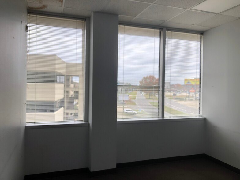 More Photos Of 3029 S Sherwood Forest Blvd, Baton Rouge Loft Creative Space For Lease