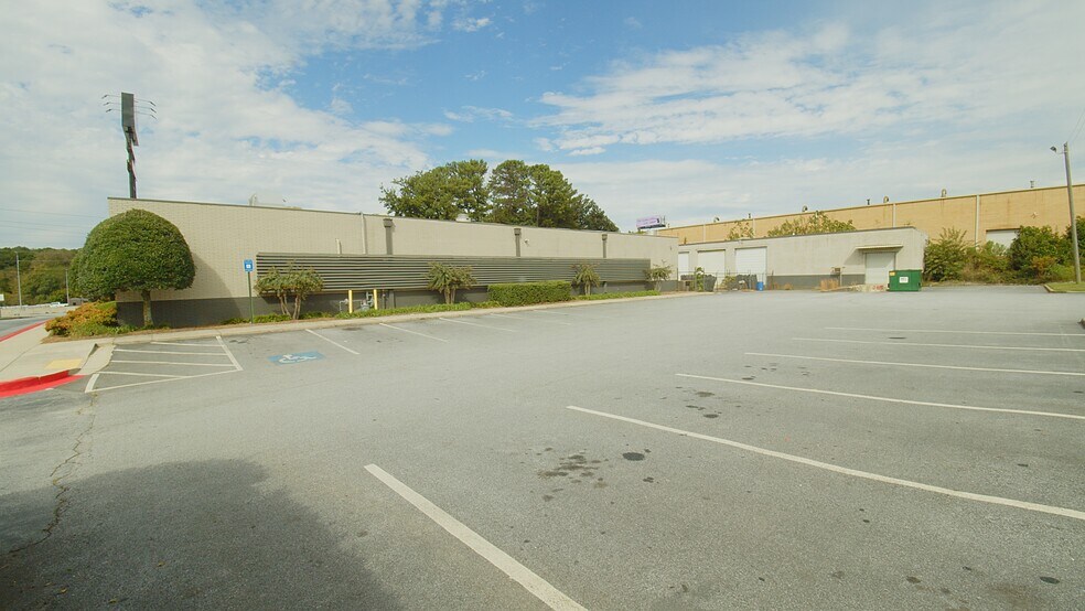 More Photos Of 285 Lake Mirror Rd, Forest Park Warehouse For Lease