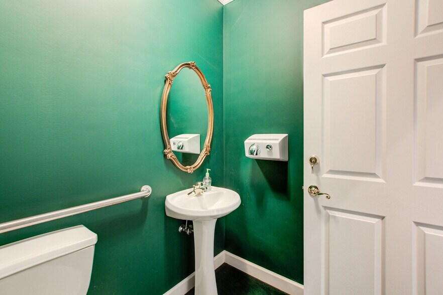 More Photos Of 555 Sun Valley Dr, Roswell Office For Sale
