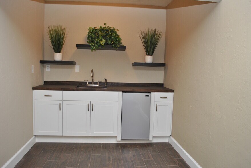 More Photos Of 5710 4th St N, Saint Petersburg Office Residential For Sale