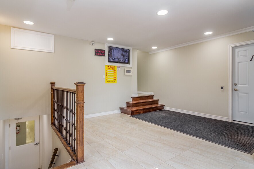 More Photos Of 3263 Lake Shore Blvd W, Toronto Dormitory For Sale