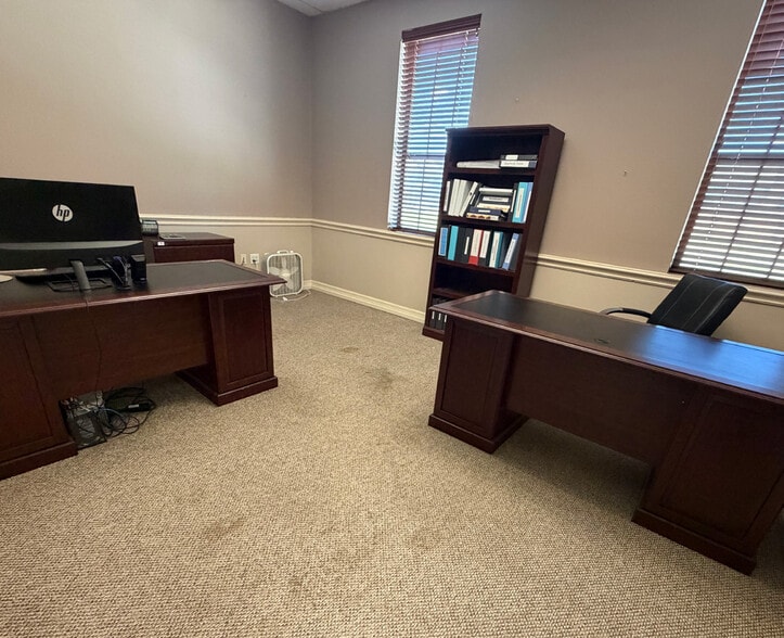 More Photos Of 308 W Parkwood Ave, Friendswood Medical For Sale