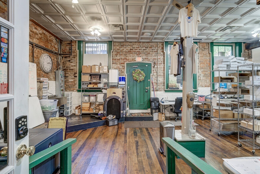 More Photos Of 109 E Main St, Jonesborough Storefront For Sale