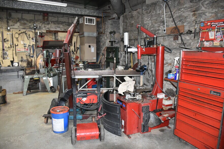 More Photos Of 4592 S Delaware Dr, Easton Auto Repair For Sale