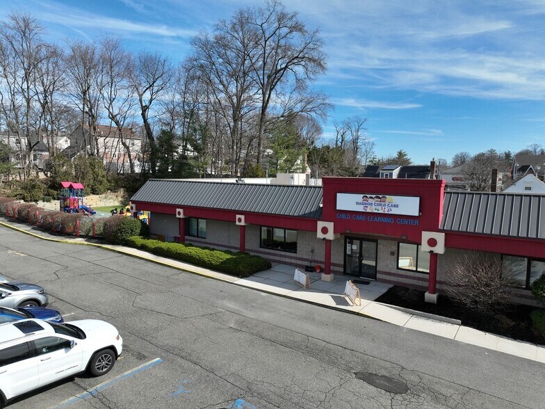 More Photos Of 41 Forest Ave, Glen Cove Storefront For Lease
