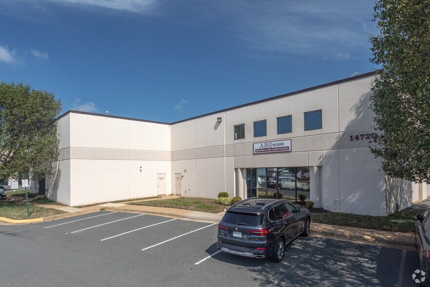 More Photos Of 14740 Flint Lee Rd, Chantilly Light Manufacturing For Lease