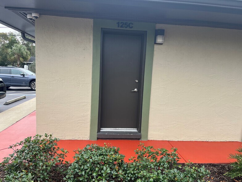 More Photos Of 119 W Plymouth Ave, Deland Unknown For Lease