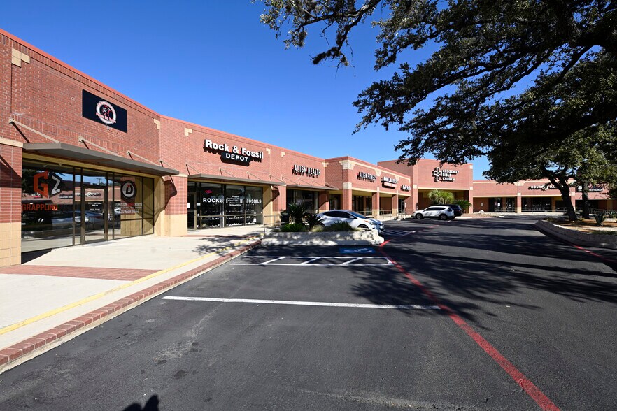 More Photos Of 15909 San Pedro Ave, San Antonio Unknown For Lease