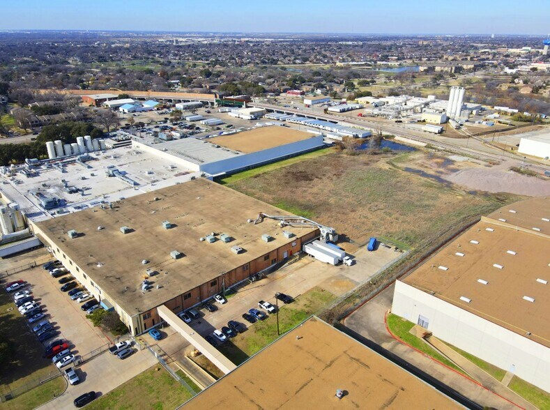 More Photos Of 1925 Country Club Dr, Carrollton Warehouse For Sale