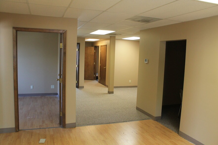 More Photos Of 9303 W 75th St, Overland Park Office For Sale
