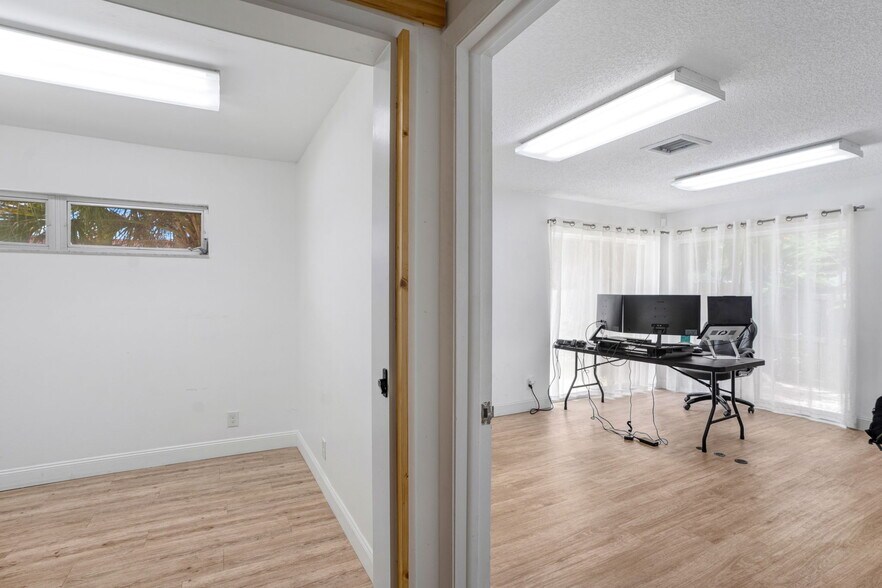 More Photos Of 540 Nokomis Ave S, Venice Medical For Lease