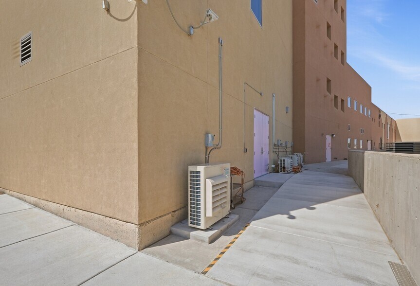 More Photos Of 2425 Ridgecrest Dr SE, Albuquerque Medical For Lease