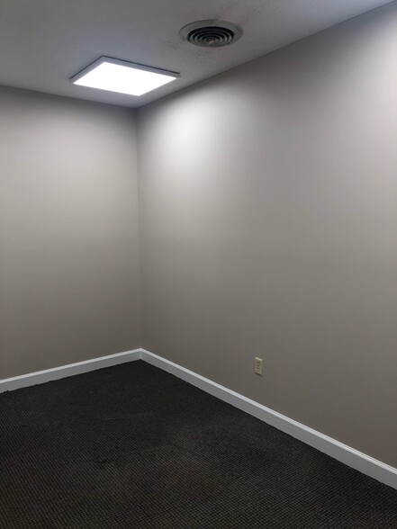 More Photos Of 1762 Metromedical Dr, Fayetteville Medical For Sale