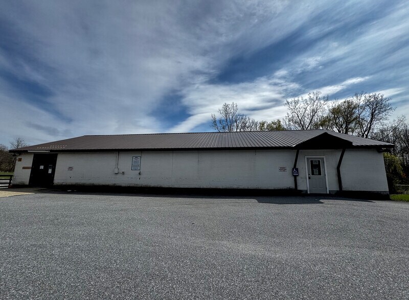 More Photos Of 33 Transport Dr, Bennington Freestanding For Sale