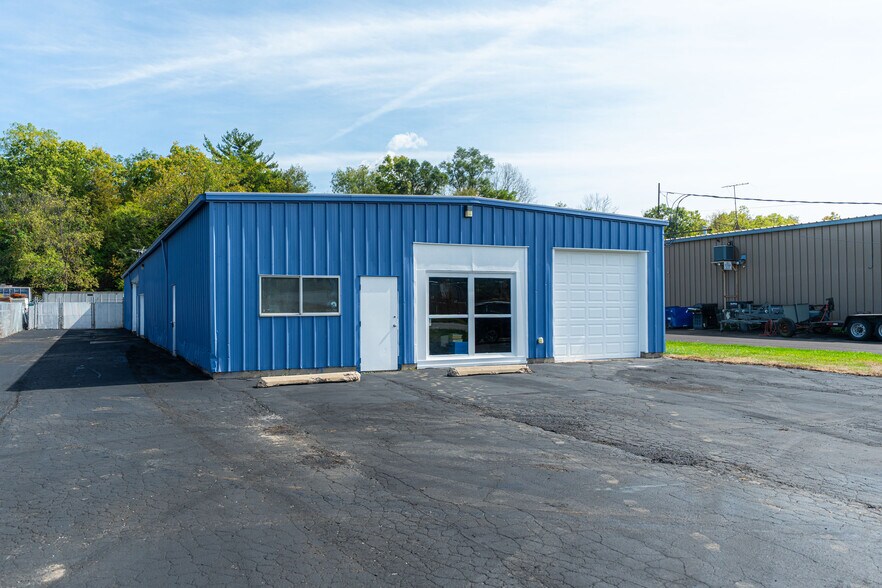 More Photos Of 560 S River St, Batavia Warehouse For Sale