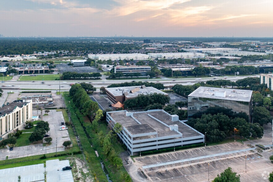 More Photos Of 263 N Sam Houston Pky E, Houston Office For Sale
