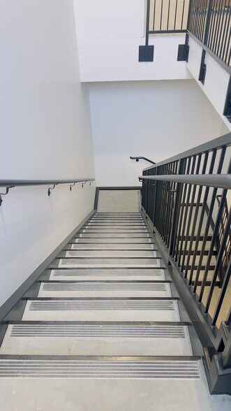 More Photos Of 375 Fairfield Ave, Stamford Warehouse For Lease