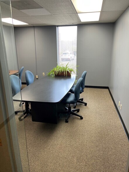 More Photos Of 10500 Barkley St, Overland Park Office For Sale