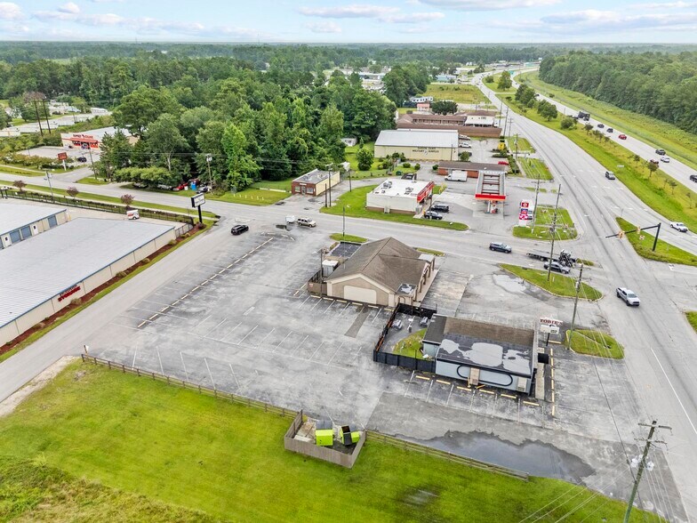 More Photos Of 2004 Wilmington Hwy, Jacksonville Bar For Lease