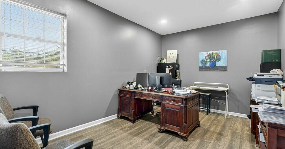 More Photos Of 10564 Redoubt Rd, Manassas Warehouse For Lease