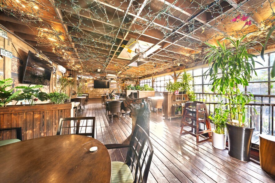 More Photos Of 228 S Oxford Ave, Los Angeles General Retail For Sale