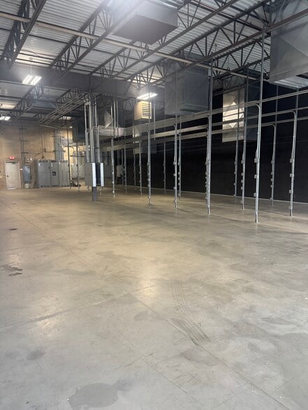 More Photos Of 720 N Heartland Dr, Sugar Grove Warehouse For Lease