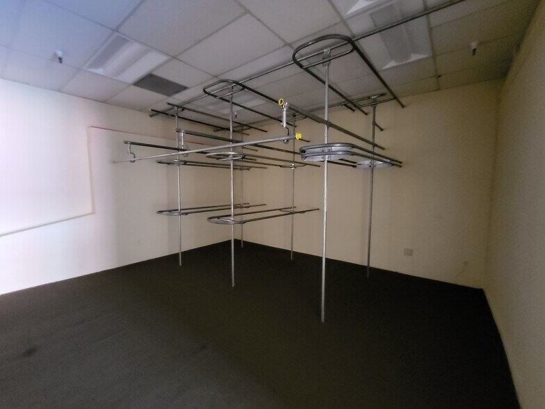 More Photos Of 1100 S San Pedro St, Los Angeles Storefront For Lease
