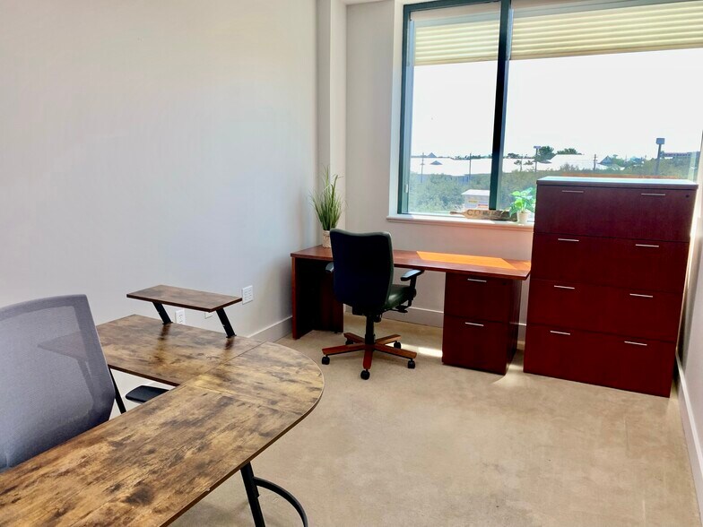 More Photos Of 34990 Emerald Coast Pky, Destin Coworking Space