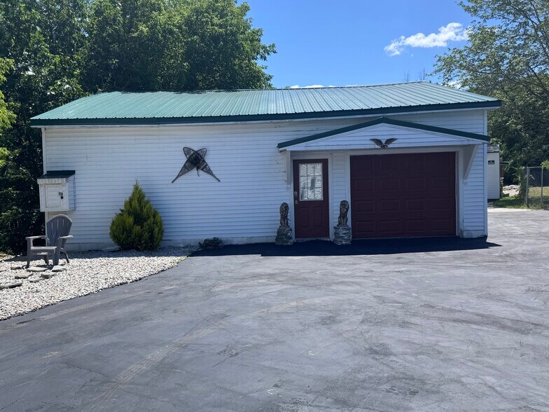 More Photos Of 16 Concord Hill Rd, Pittsfield Office For Sale