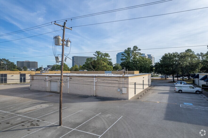 More Photos Of 4140 Directors Row, Houston Unknown For Lease